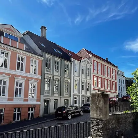 Spacious Historical Art Oasis In The Center Lejlighed