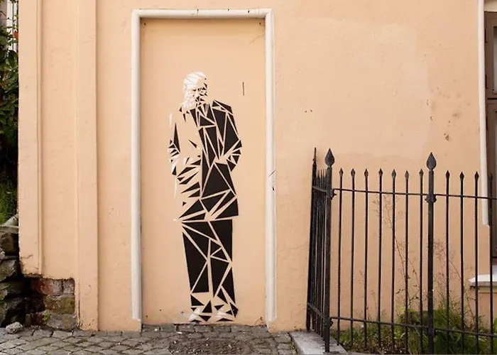 Spacious Historical Art Oasis In The Center Appartement Bergen